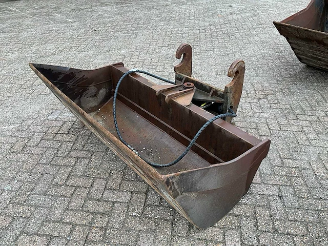 Hydraulische kantelbak “cw30” - afbeelding 1 van  6