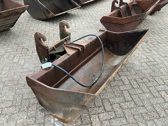 Hydraulische kantelbak “cw30” - afbeelding 2 van  6