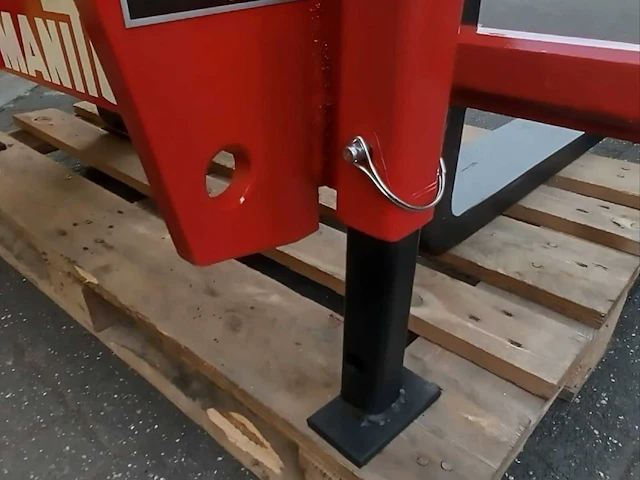 Hydraulische kistenkantelaar met palletvorken – manitou opname – 180° - afbeelding 5 van  13
