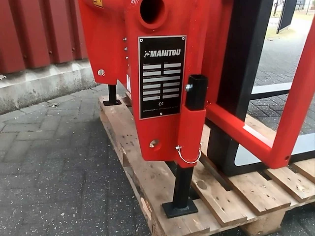 Hydraulische kistenkantelaar met palletvorken – manitou opname – 180° - afbeelding 2 van  13