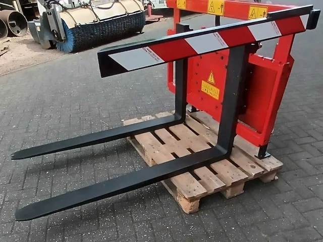Hydraulische kistenkantelaar met palletvorken – manitou opname – 180° - afbeelding 3 van  13