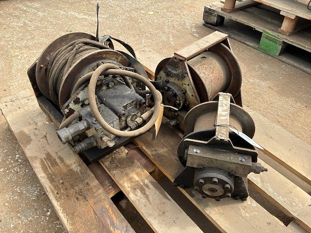 Hydraulische lier (3x) - afbeelding 1 van  4