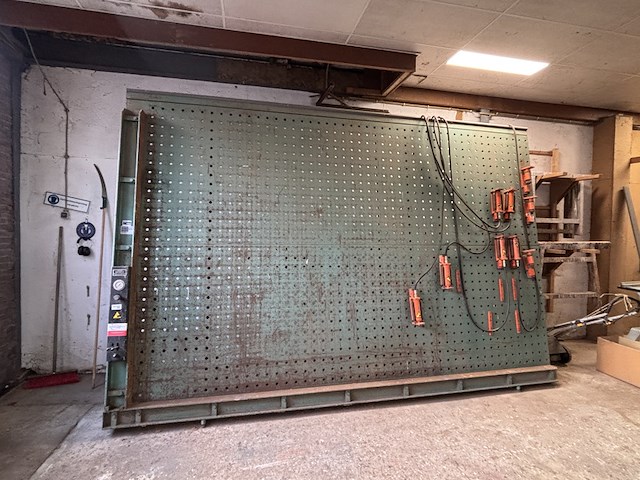 Hydraulische opsluitbank nico duin b.v. - afbeelding 1 van  8