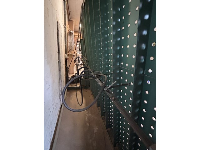 Hydraulische opsluitbank nico duin b.v. - afbeelding 6 van  8