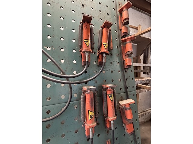 Hydraulische opsluitbank nico duin b.v. - afbeelding 7 van  8