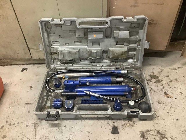 Hydraulische pers uitdeukset - afbeelding 2 van  4