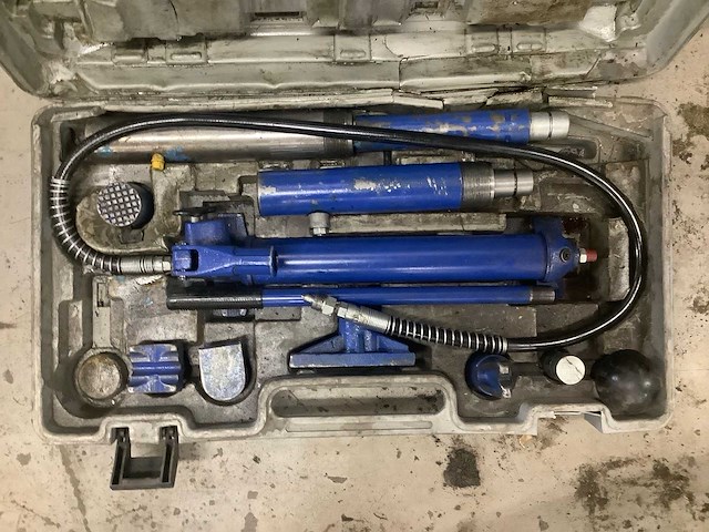 Hydraulische pers uitdeukset - afbeelding 4 van  4