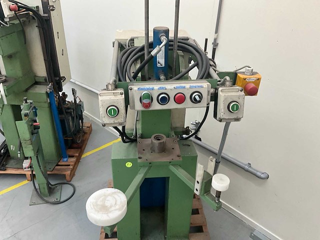 Hydraulische pers - afbeelding 4 van  9