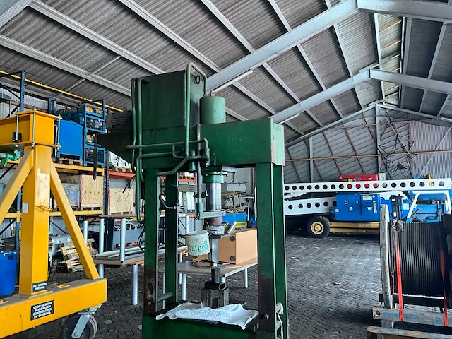Hydraulische pers - afbeelding 8 van  12