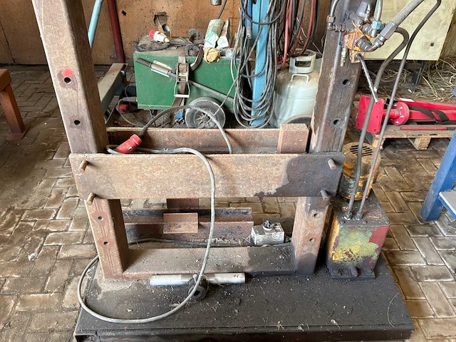 Hydraulische pers - afbeelding 8 van  12