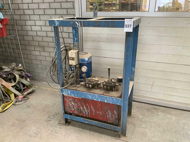 Hydraulische pomp in frame - afbeelding 1 van  5