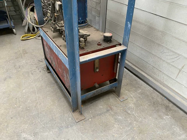 Hydraulische pomp in frame - afbeelding 2 van  5