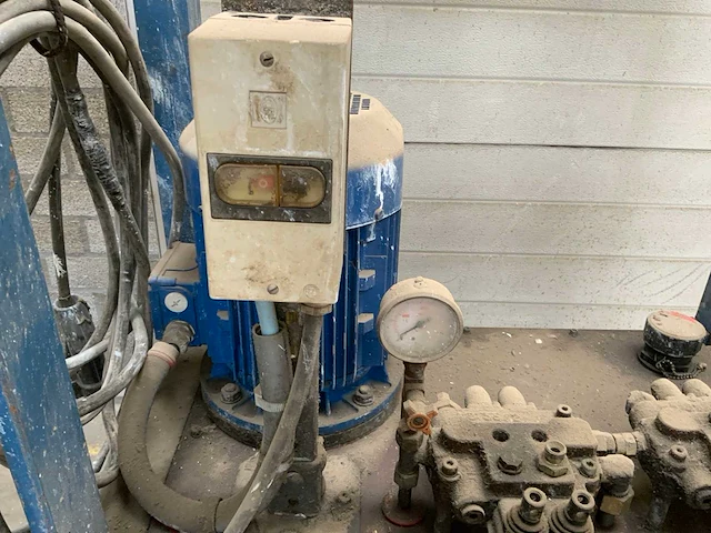 Hydraulische pomp in frame - afbeelding 4 van  5