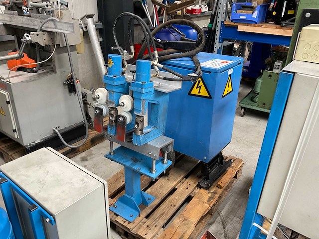 Hydraulische pons- en knipmachine - afbeelding 2 van  4