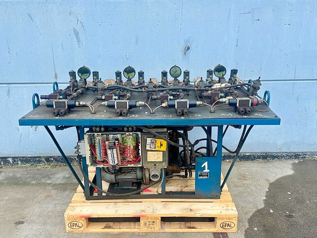 Hydraulische regelbank - afbeelding 1 van  7