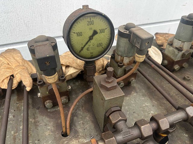 Hydraulische regelbank - afbeelding 6 van  7