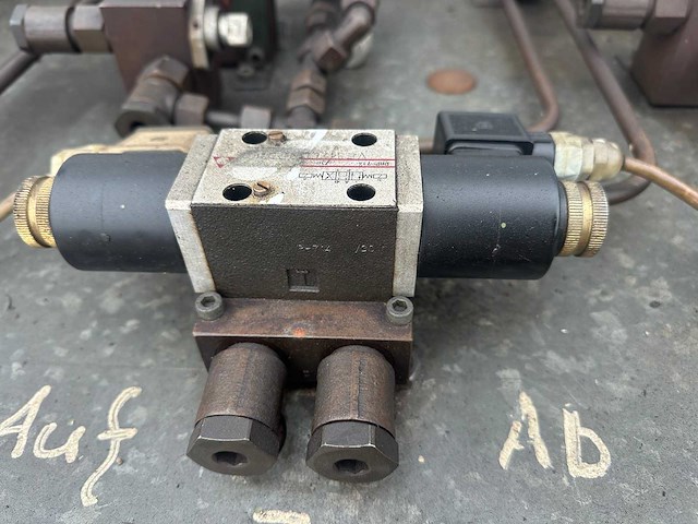 Hydraulische regelbank - afbeelding 7 van  7