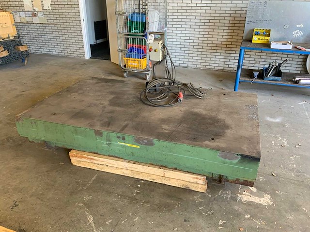 Hydraulische schaarheftafel - afbeelding 1 van  3