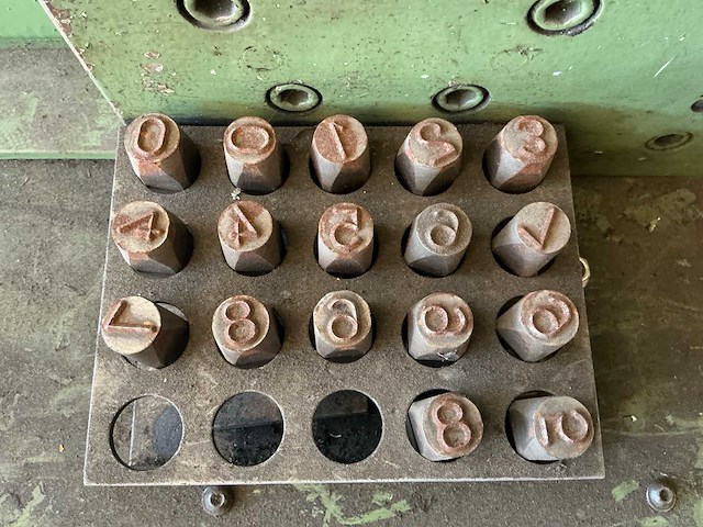 Hydraulische slagcijferpers - afbeelding 9 van  18