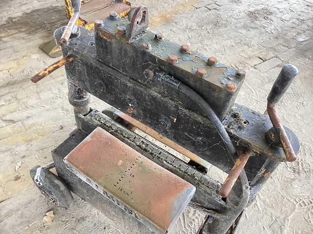 Hydraulische steenknipper - afbeelding 3 van  5