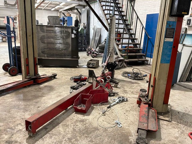 Hydraulische trekbank met toebehoren - afbeelding 1 van  7