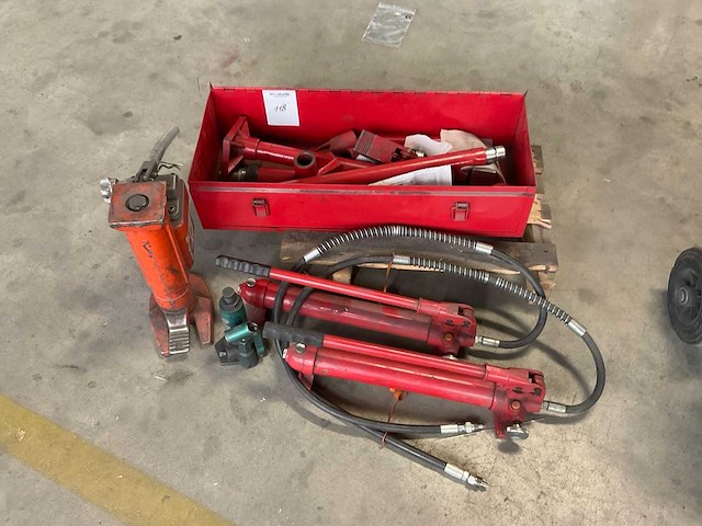 Hydraulische uitdeukset - afbeelding 1 van  4