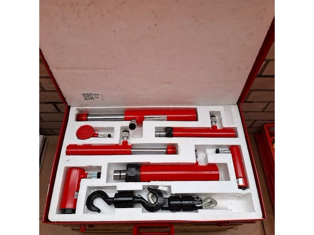 Hydraulische uitdeukset - afbeelding 1 van  6