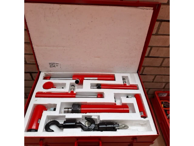 Hydraulische uitdeukset - afbeelding 1 van  9