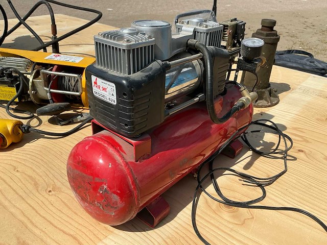 Hydraulische unit, elektrische staalkabeltakel, compressor en hydraulische potkrik - afbeelding 4 van  14