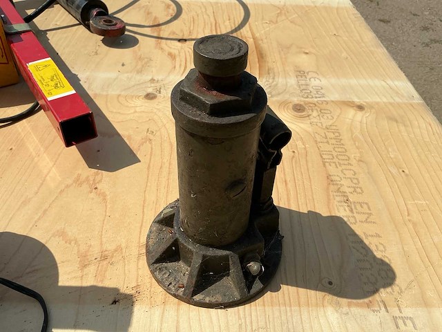 Hydraulische unit, elektrische staalkabeltakel, compressor en hydraulische potkrik - afbeelding 5 van  14