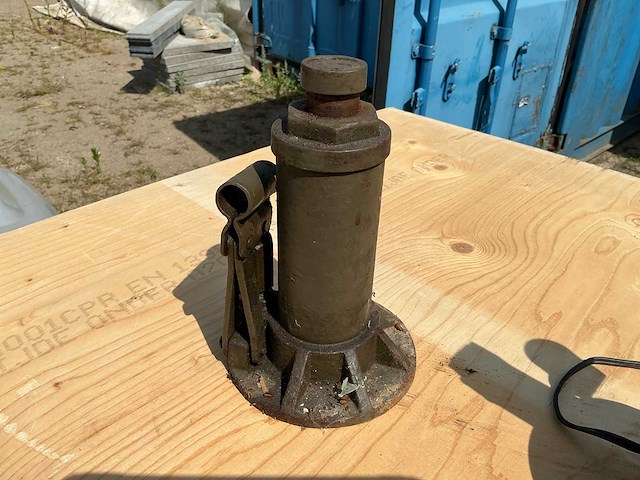 Hydraulische unit, elektrische staalkabeltakel, compressor en hydraulische potkrik - afbeelding 6 van  14