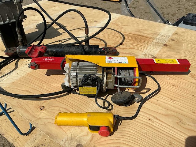 Hydraulische unit, elektrische staalkabeltakel, compressor en hydraulische potkrik - afbeelding 12 van  14