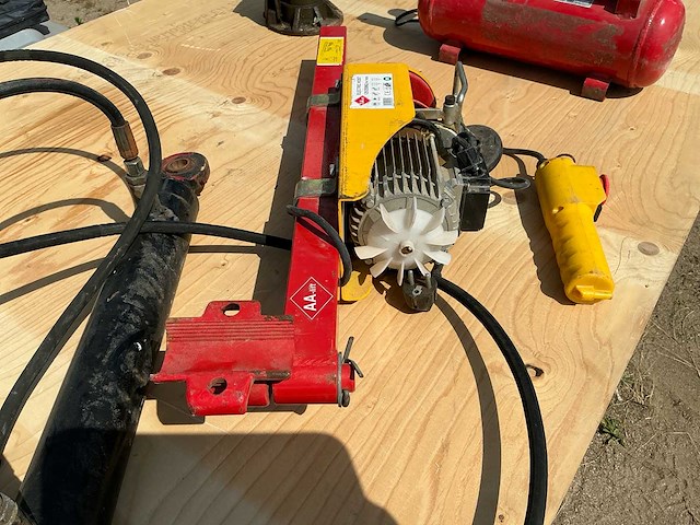 Hydraulische unit, elektrische staalkabeltakel, compressor en hydraulische potkrik - afbeelding 14 van  14