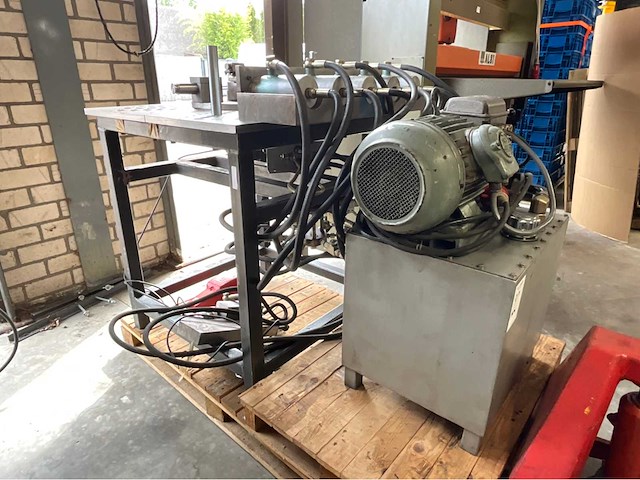 Hydraulische universele buigtafel - afbeelding 9 van  9