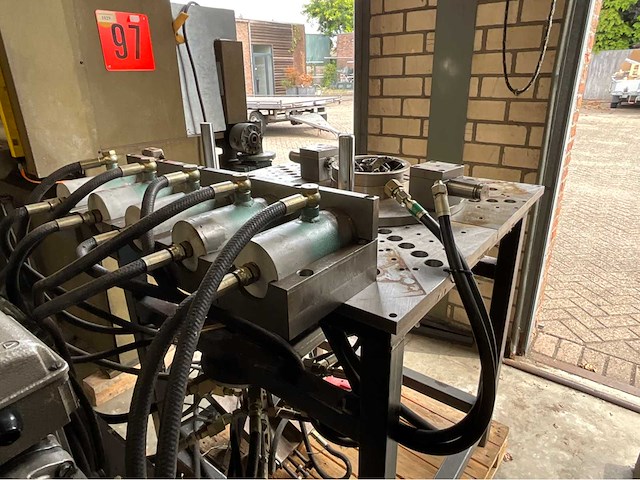 Hydraulische universele buigtafel - afbeelding 2 van  13
