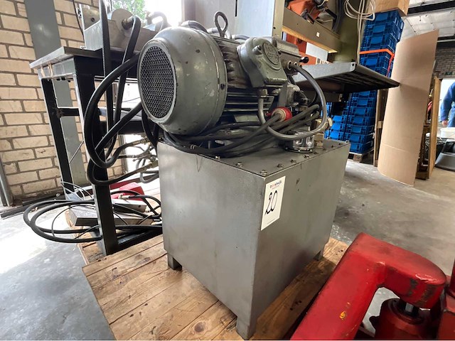 Hydraulische universele buigtafel - afbeelding 4 van  13