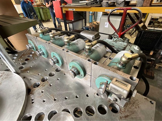 Hydraulische universele buigtafel - afbeelding 5 van  13