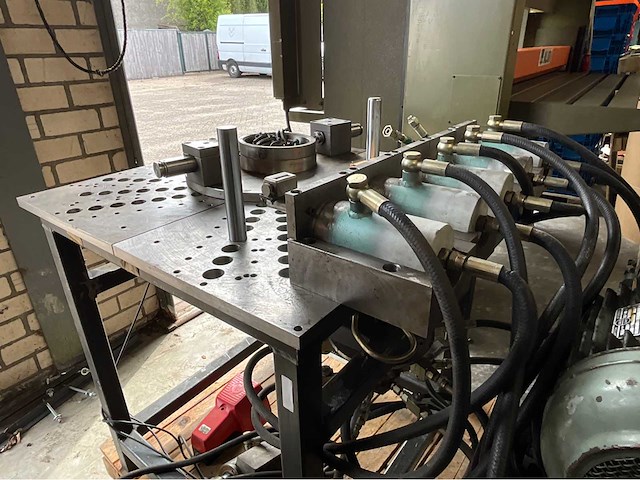 Hydraulische universele buigtafel - afbeelding 13 van  13