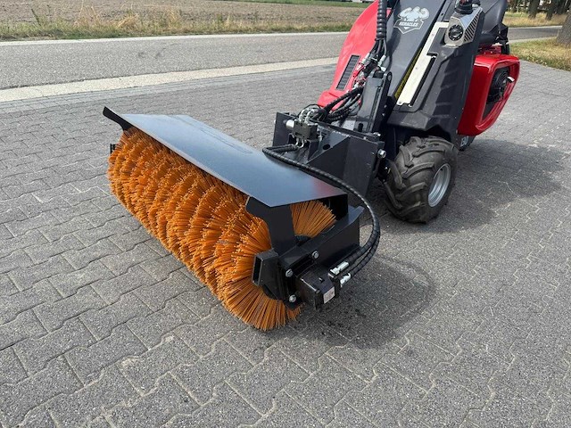Hydraulische veegbezem avant opname - afbeelding 1 van  9