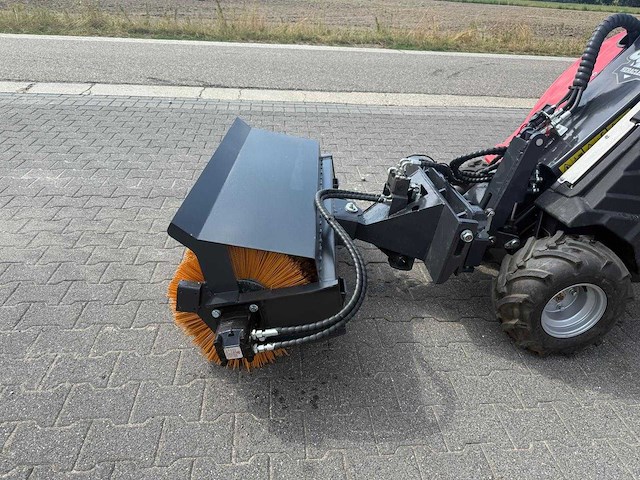 Hydraulische veegbezem avant opname - afbeelding 4 van  9