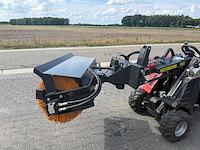 Hydraulische veegbezem avant opname - afbeelding 6 van  9