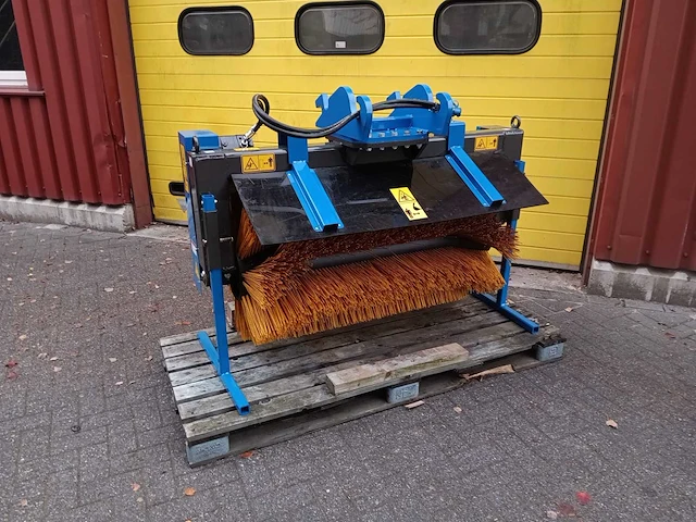 Hydraulische veegborstel 1.300 mm – cw10 – midigraver - afbeelding 1 van  8