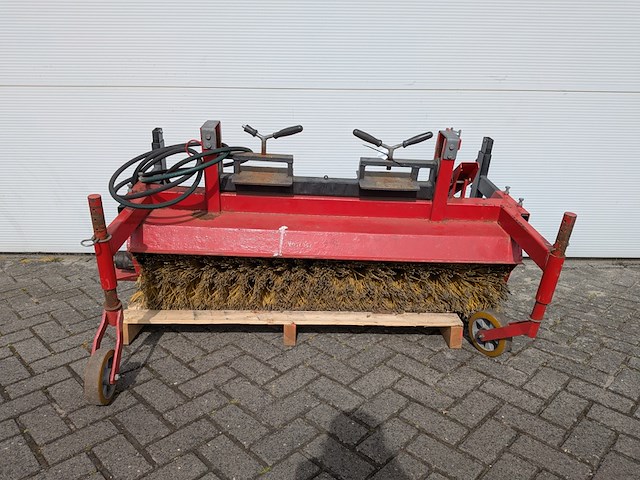 Hydraulische veegmachine - afbeelding 11 van  11