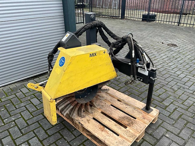 Hydraulische wegkantborstel / onkruidborstel - afbeelding 1 van  10