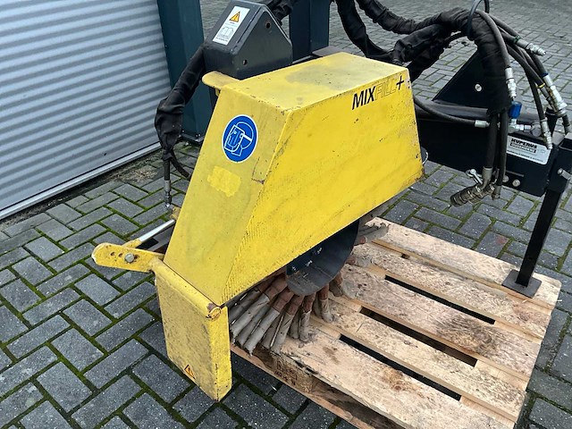 Hydraulische wegkantborstel / onkruidborstel - afbeelding 9 van  10