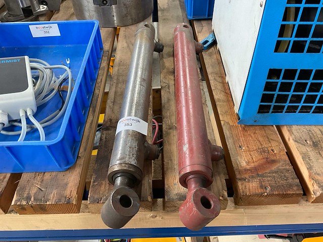 Hydraulische werkcilinders (2x) - afbeelding 1 van  1