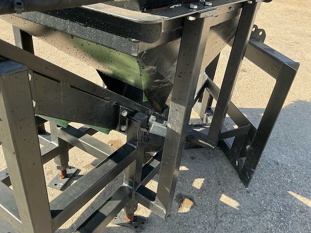 Hydraulische zeeftrechter - afbeelding 17 van  21