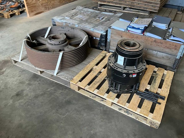 Hydromotor en v-riem poelie - afbeelding 1 van  7