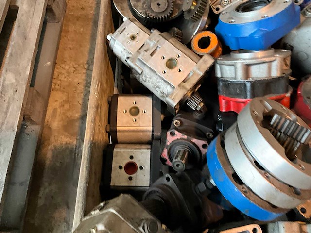 Hydropompen + aandrijflijn delen - afbeelding 4 van  8