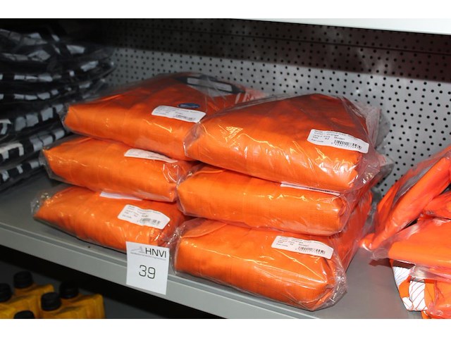 Hydrowear overall oranje zes stuks waaronder maat 58 één stuk, maat 60 drie stuks en maat 62 twee stuks - afbeelding 2 van  3